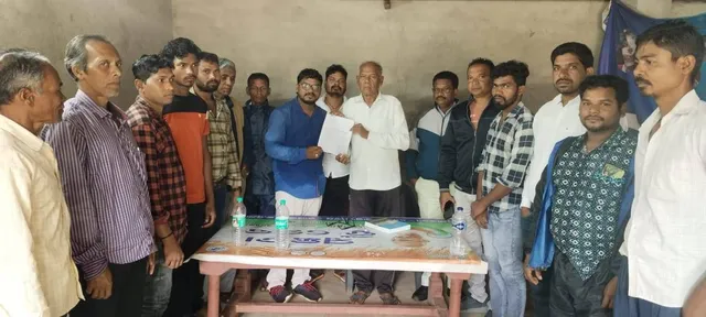 ବିଭିନ୍ନ ସମସ୍ୟା ସମାଧାନ ନିମନ୍ତେ ବିଧାୟକଙ୍କୁ ଅନୁରୋଧ କଲେ କଳିଙ୍ଗା ଗ୍ରାମବାସୀ