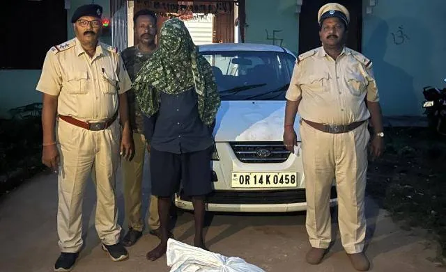 ୧୨ କିଲୋ ଗଞ୍ଜେଇ ସହ ଏକ କାର ଜବତ, ଜଣେ ଗିରଫ