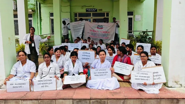 ୧୦ ଦଫା ଦାବି ନେଇ ନର୍ସିଂ କର୍ମଚାରୀଙ୍କ ଧାରଣା