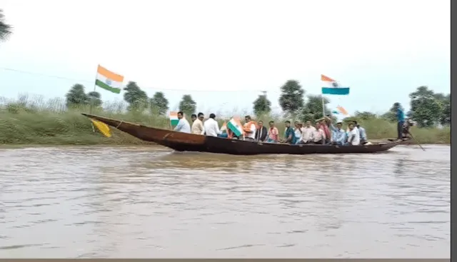 ସ୍ବାଧୀନତା ଦିବସରେ ତ୍ରିରଙ୍ଗା ଯାତ୍ରା: ଦୟା ନଦୀରେ ଉଡ଼ିଲା ଜାତୀୟ ପତାକା, ଯୋଗଦେଲେ ବିଧାୟକ