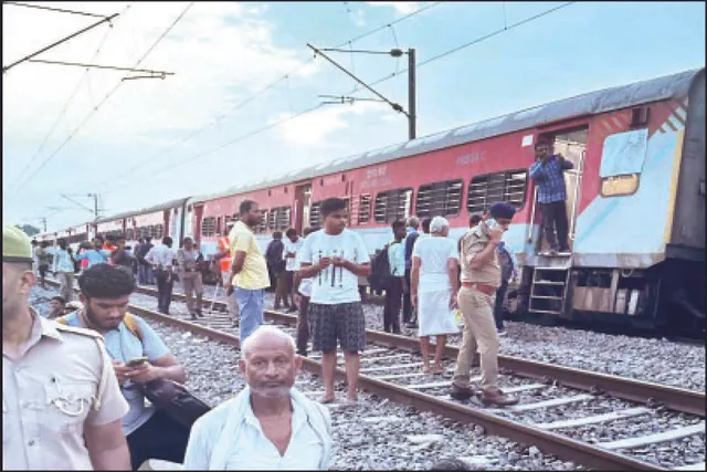 ସାବରମତୀ ଏକ୍ସପ୍ରେସ୍‌ର ୨୨ଟି ବଗି ଲାଇନଚ୍ୟୁତ: ୭ ଟ୍ରେନ୍‌ ବାତିଲ, ୩ ଟ୍ରେନ୍‌ର ଗତିପଥ ବଦଳିଲା