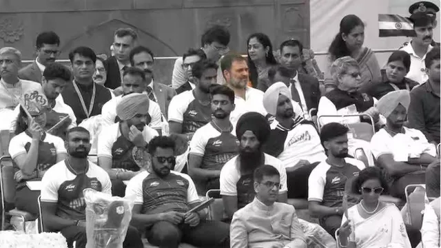 କାହିଁକି ପଛରେ ବସିଲେ ରାହୁଲ ଗାନ୍ଧୀ? କଂଗ୍ରେସ ଉଠାଇଲା ପ୍ରଶ୍ନ