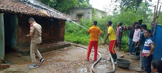 ରୋଷେଇ ସିଲଣ୍ଡରରୁ ଘରେ ଅଗ୍ନିକାଣ୍ଡ, ନିଆଁକୁ ଆୟତ୍ତ କଲେ ଅଗ୍ନିଶମ କର୍ମଚାରୀ