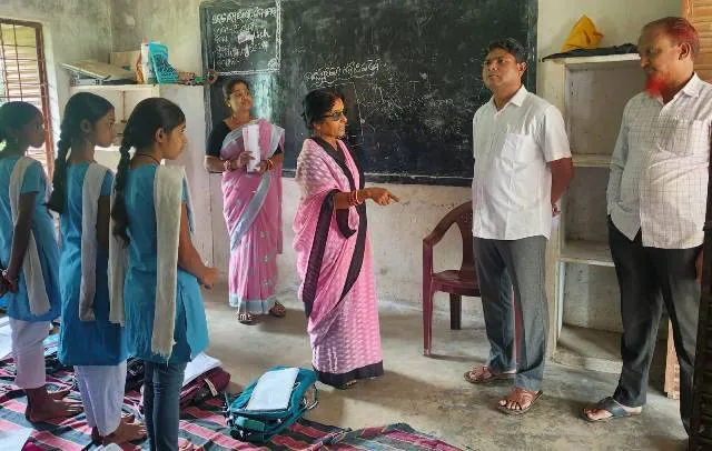 ଝରିଗାଁ ବିଧାୟକଙ୍କ ଅଚାନକ ବିଦ୍ୟାଳୟ ଗସ୍ତ: ସମସ୍ୟାର ସମାଧାନ ପାଇଁ ଦେଲେ ପ୍ରତିଶ୍ରୁତି