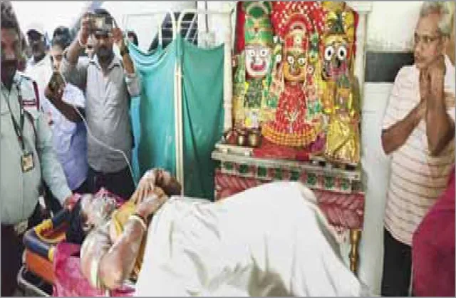 ମାହାଙ୍ଗା ଥାନା ସାମ୍ନାରେ ଅଭାବନୀୟ କାଣ୍ଡ: ପେଟ୍ରୋଲ୍‌ ଢାଳି ଦେହରେ ନିଅଁା ଲଗାଇଲେ ମହିଳା