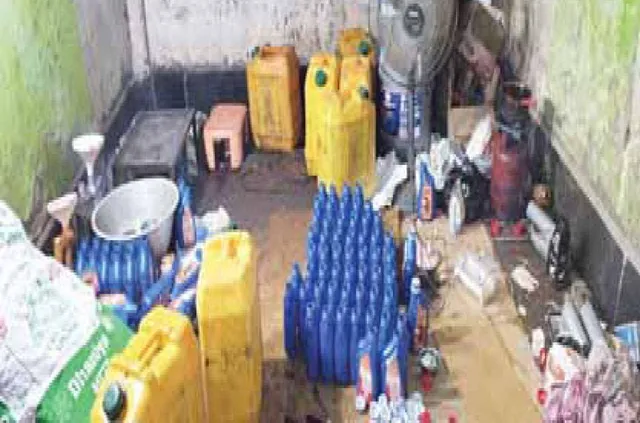 ଭେଜାଲ ଇଞ୍ଜିନ୍‌ ଅଏଲ୍‌ କାରଖାନା ଠାବ: ଥାନା ସମ୍ମୁଖ ଗଳିରେ ଚାଲିଥିଲା