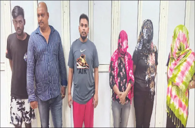 ହୋଟେଲ୍‌ ରୁମ୍‌ରେ ଯୁବତୀ ସହ ସ୍ବାମୀକୁ ଠାବ: ୨ ବନ୍ଧୁ ଓ ୩ ଯୁବତୀଙ୍କ ସମେତ ସ୍ବାମୀକୁ କୋର୍ଟ ଚାଲାଣ