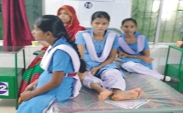 ବଜ୍ରାଘାତରେ ୨୩ ଛାତ୍ରଛାତ୍ରୀ ଆହତ: ଶିକ୍ଷାଦାନ ଚାଲୁଥିବା ବେଳେ ବଜ୍ରାଘାତ