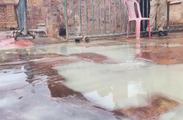 ଶ୍ରୀମନ୍ଦିର ପେଯ ନଳା ଜାମ୍‌: ସିଂହଦ୍ବାରରେ ଭାସିଲା ନଳାପାଣି ମିଶା ପେଯ