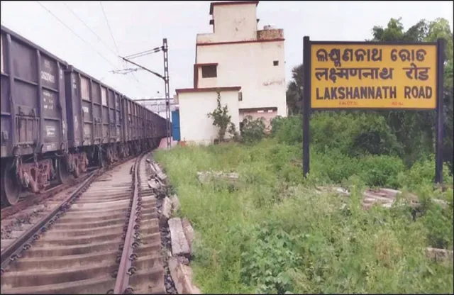 ବଜ୍ରପାତରେ ପୋଡ଼ିଗଲା ରେଳଷ୍ଟେସନ୍‌ ପ୍ୟାନେଲ୍‌ ବୋର୍ଡ: ଟ୍ରେନ୍‌ ଚଳାଚଳ ବାଧାପ୍ରାପ୍ତ