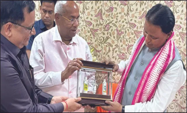 ମୁଖ୍ୟମନ୍ତ୍ରୀଙ୍କୁ ଭେଟିଲେ ଇଫ୍‌କୋ ଏମ୍‌ଡି