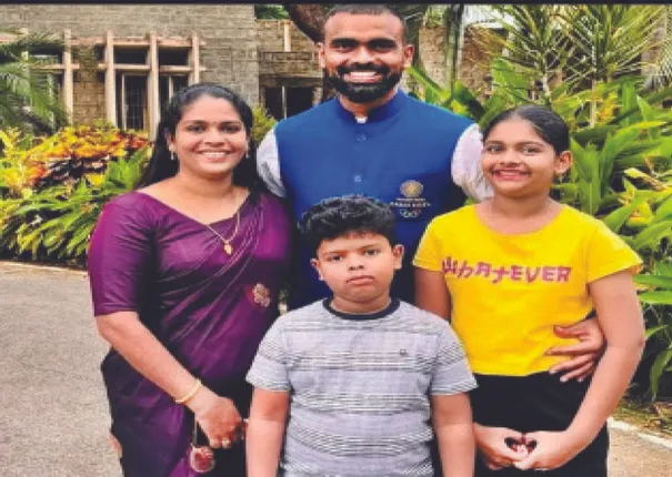 ଉଦ୍‌ଯାପନୀ ଉତ୍ସବରେ ମନୁଙ୍କ ସହ ଶ୍ରୀଜେଶ ପତାକା ଧରିବେ: ଶ୍ରୀଜେଶ ଭାରତୀୟ କନିଷ୍ଠ ହକି ଦଳର ପ୍ରଶିକ୍ଷକ!