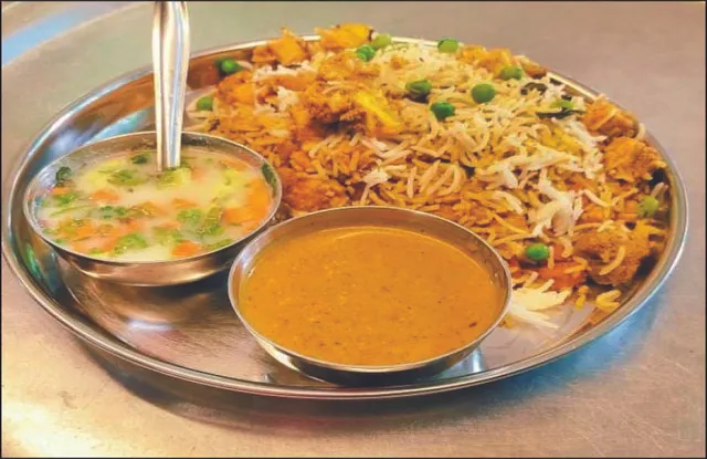 ପଠନେ ଅର୍ଦ୍ଧଭୋଜନ: ବିନା ପିଆଜ ରସୁଣରେ ସାତ୍ତ୍ୱିକ ବିରିୟାନି