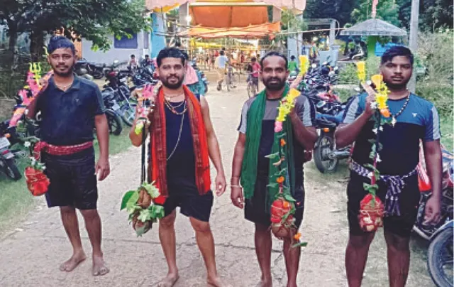 ତ୍ରିବେଣୀ ଘାଟରେ କାଉଡ଼ିଆଙ୍କ କୋଳାହଳ: ଶେଷ ପାଳିରେ ଜଳ ଉଠାଇଲେ ୨ ହଜାରରୁ ଊର୍ଦ୍ଧ୍ବ