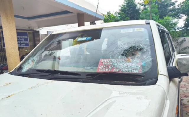 ଖୋର୍ଦ୍ଧାରେ ଖଣି ମାଫିଆଙ୍କ ଆତଙ୍କରାଜ୍‌: ୫ ଅଧିକାରୀଙ୍କୁ ଗୋଡ଼େଇ ପିଟିଲେ, ଗାଡ଼ି ଭାଙ୍ଗିଲେ