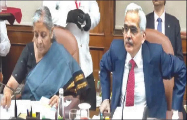 ରିଜର୍ଭ ବ୍ୟାଙ୍କ ବୋର୍ଡ ନିର୍ଦ୍ଦେଶକଙ୍କୁ ଭେଟିଲେ ଅର୍ଥମନ୍ତ୍ରୀ: ଜମାରାଶି ବଢ଼ାଇବାକୁ ପରାମର୍ଶ