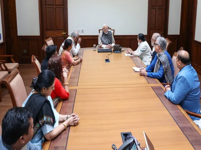 modi mamata tweetss.jpg