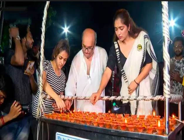 আরজিকর কান্ডের বিচার চেয়ে বাবুঘাটে জ্বললো হাজার প্রদীপ