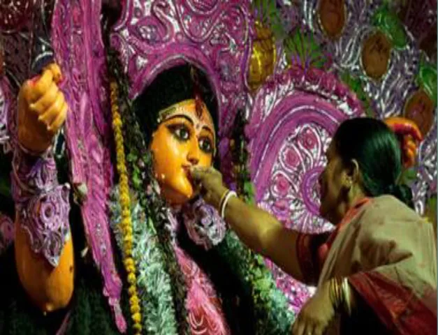 দশমীর আবহ: উমার বিদায় লগ্নে বিষাদের সুর