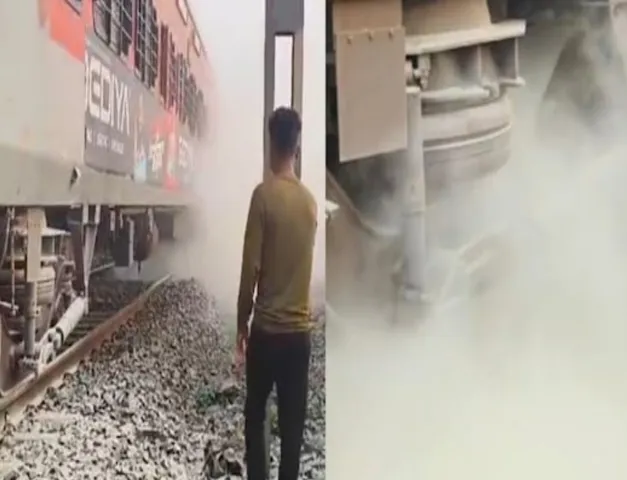 ব্রেকিং : বাঁকুড়া স্টেশনে ভয়ংকর ঘটনা! গল গল করে বেরোচ্ছে আগুন