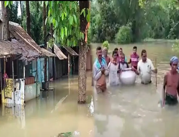 'ডানা'র তাণ্ডবের পর কি অবস্থায় রয়েছে ওড়িশাবাসী? দেখুন ভিডিও