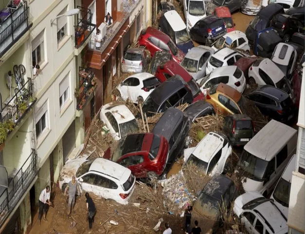 আজকের বিরাট খবরঃ তিন দিন ধরে ননদের লাশের সাথে আটকে গাড়িতে, যা ঘটলো তারপর.....