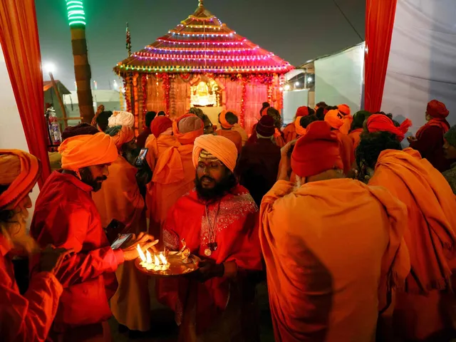 INDIA-RELIGION-HINDUISM-FESTIVAL-KUMBH-5_1735925693505-ezgif.com-resize