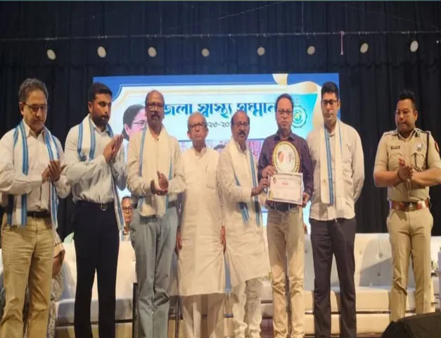 মেদিনীপুর প্রদ্যুত স্মৃতি ভবনে জেলা স্বাস্থ্য সম্মান ও পুরষ্কার বিতরণী