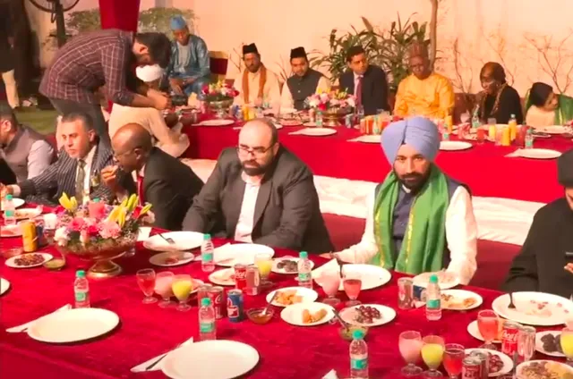 ইন্ডিয়ান মাইনরিটিজ ফাউন্ডেশনের ইফতার : সাম্প্রদায়িক সম্প্রীতির বার্তা দিল্লিতে - দেখুন ভিডিও