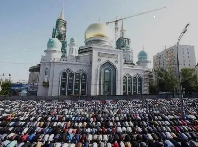 রমজানের শেষে মস্কোতে ঈদের আনন্দ, প্রধান মসজিদে বিশাল সমাগম - দেখুন ভিডিও