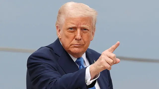 ট্রাম্পের নতুন শুল্ক : আয়ারল্যান্ডের অর্থনীতির জন্য বড় ধাক্কা