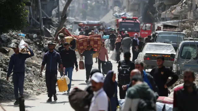 গাজায় হামলার তাণ্ডব - আশ্রয় নেওয়া স্কুলে মৃত্যু মিছিল