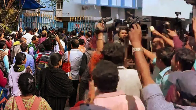 BREAKING : কসবাকান্ডে চাকরিহারাদের বিরুদ্ধে জোড়া মামলা দায়ের!