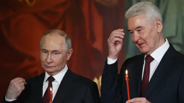 ইস্টারের রাতে গির্জায় পুতিন! পাশে কে? দেখুন ছবি