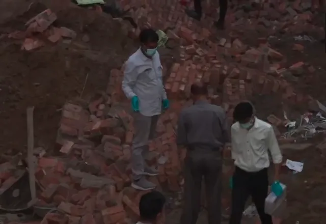 Breaking : হুড়মুড়িয়ে ধসে পড়ল নির্মাণাধীন ভবন! কোথায় ? জানুন