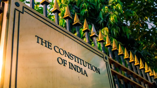 constitution-of-india-bharata-ka-savathhana_2d97816035aae636737fb771a57de310
