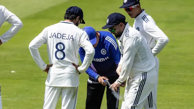 Rishabh-Pant-got-hit-on-his-left-index-finger