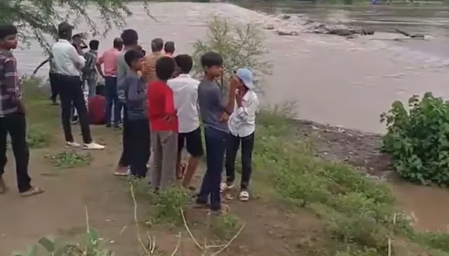 madhya pradesh flooded bridge