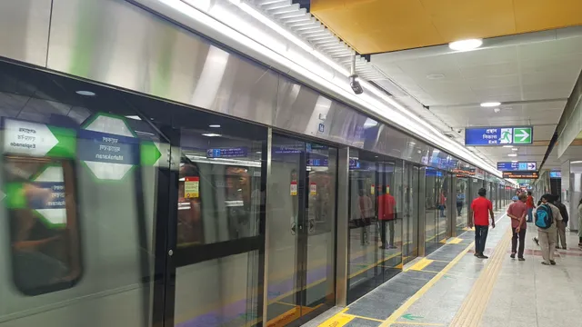 Esplanade_metro_station_green_line_12