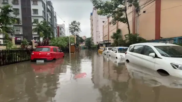 Heavy-rains-in-Kolkata-1