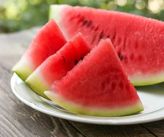 654152ab447a269cd2b3b4e9_6373b362b83b3552c43c4bdc_633611cb47a532196afa9e97_watermelon-weight-loss-hero.jpeg