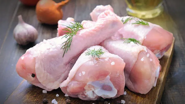 কাঁচা চিকেন