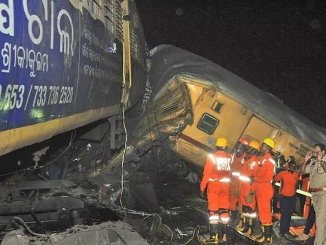 ভয়াবহ ট্রেন দুর্ঘটনা, শোকাহত কেন্দ্রীয় পরিবহণমন্ত্রী