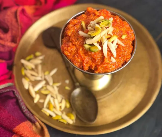 1639225601_gajar_halwa_recipe_with_khoya-1.jpg