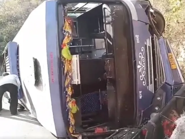 himachal bus accident .jpg