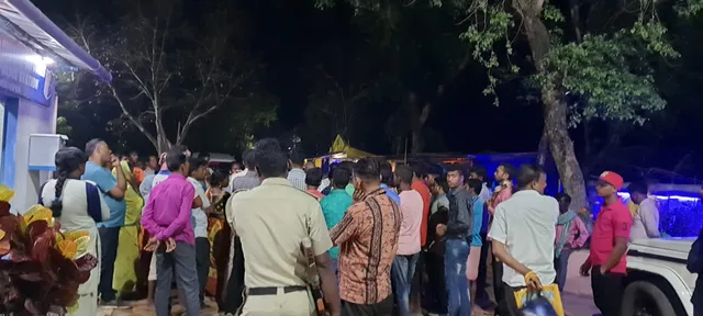 বিদ্যুৎস্পৃষ্ট হয়ে মৃত্যু কর্মীর, গাফিলতির অভিযোগে স্থানীয়দের বিক্ষোভ!