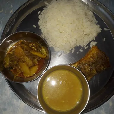 tarkari dal bhat.jpg