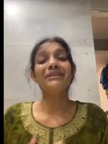 চোখে জল, মহিলার আর্তনাদ, বাড়ির সামনে জ্বলছে আগুন!