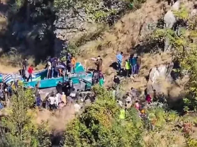 kashmir bus editted .jpg