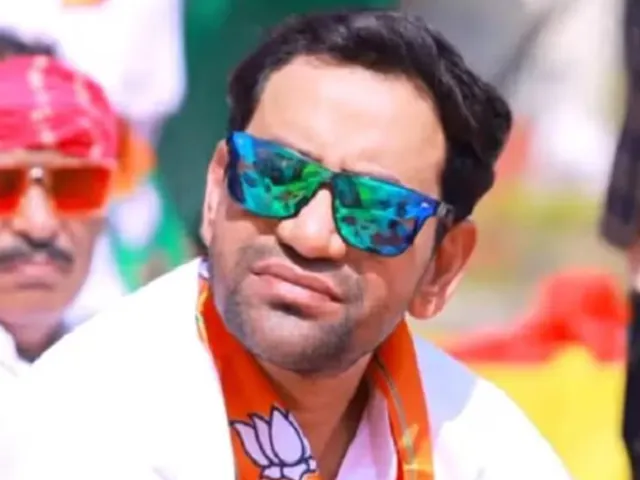 বিজেপি নেতা দীনেশ লাল যাদব বলেন, রাম মন্দিরে প্রাণ প্রতিষ্ঠা এই যুগের সব থেকে বড় ঘটনা। সমস্ত রাম ভক্তদের অপেক্ষার অবসান। 